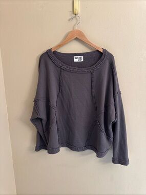 Bucket List Bailey oversized Raw Edge Top Charcoal Pullover Large (estimate)